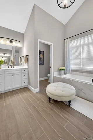 $1,055,000 | 962 Silver Buck Lane, Chesterfield, MO 63005