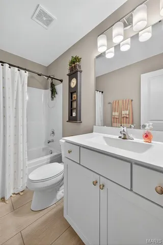 $1,055,000 | 962 Silver Buck Lane, Chesterfield, MO 63005