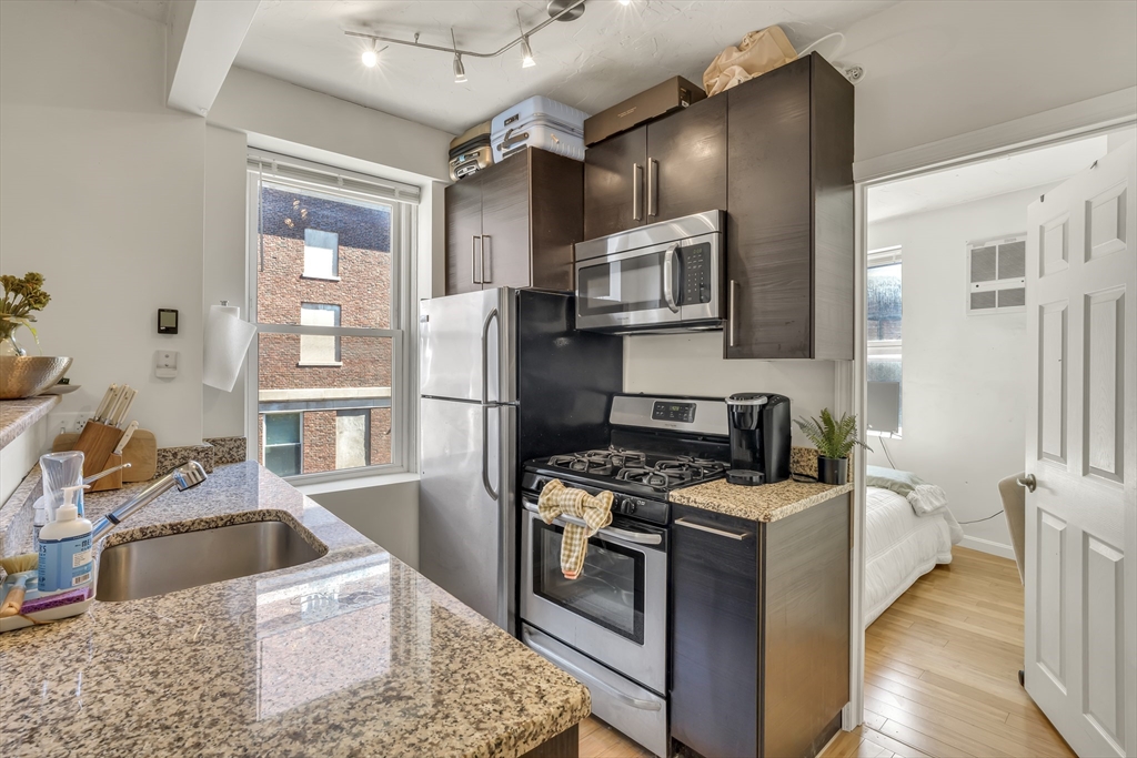 35 North Margin Street, Unit 4 Boston, MA 02113 - Photo 1 of 20