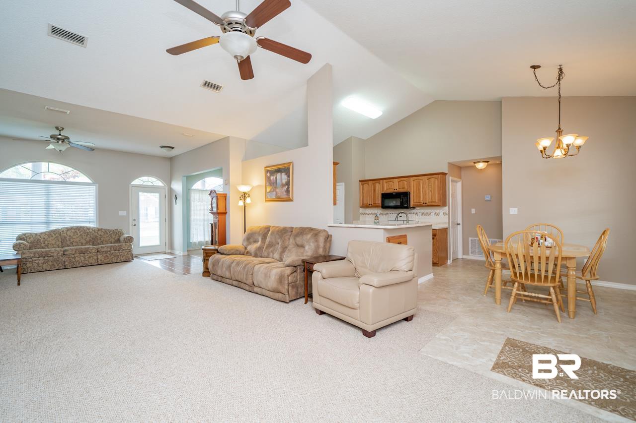 354 Manchester Lane Foley, AL 36535 - Photo 4 of 39 Living Area