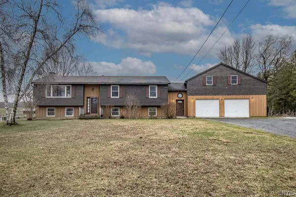 $349,900 | 5733 East Lake Road, Cazenovia, NY 13035
