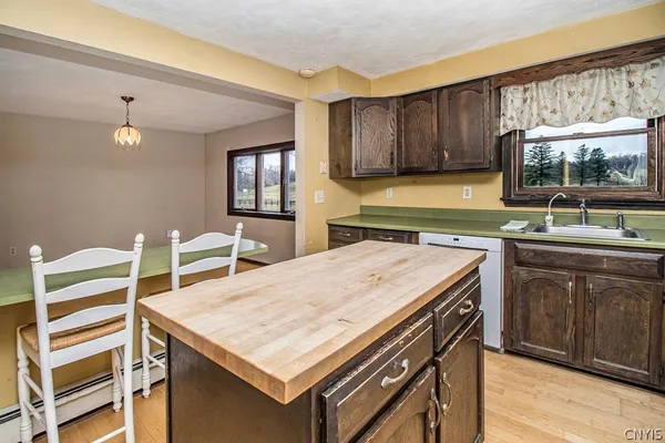 $349,900 | 5733 East Lake Road, Cazenovia, NY 13035