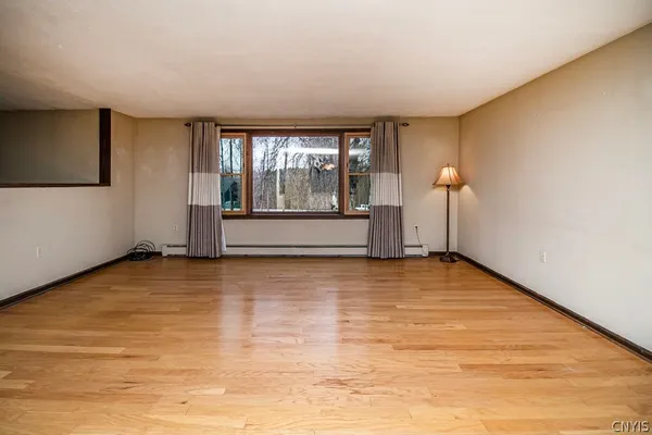 $349,900 | 5733 East Lake Road, Cazenovia, NY 13035