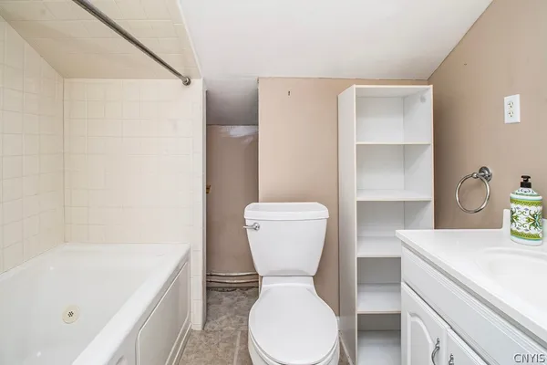 $349,900 | 5733 East Lake Road, Cazenovia, NY 13035