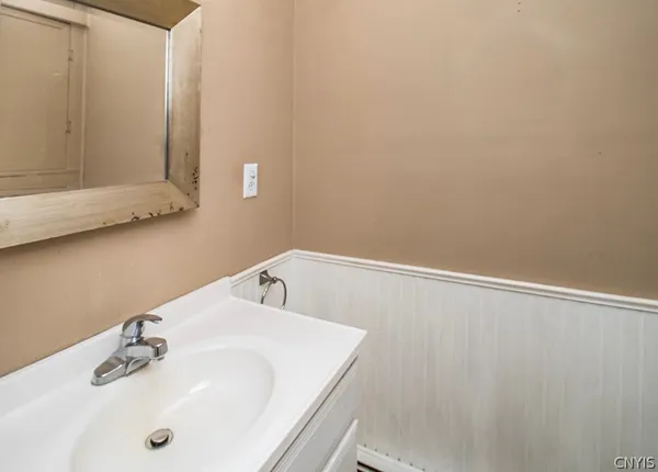 $349,900 | 5733 East Lake Road, Cazenovia, NY 13035