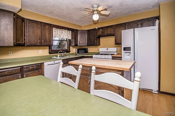 $349,900 | 5733 East Lake Road, Cazenovia, NY 13035