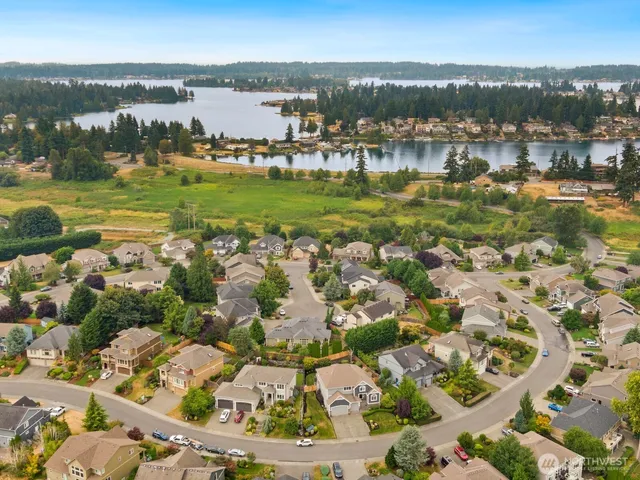 $950,000 | 21076 Quiet Water Loop East, Lake Tapps, WA 98391