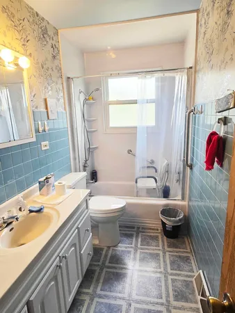 $299,000 | 8811 West 92nd Street, Hickory Hills, IL 60457