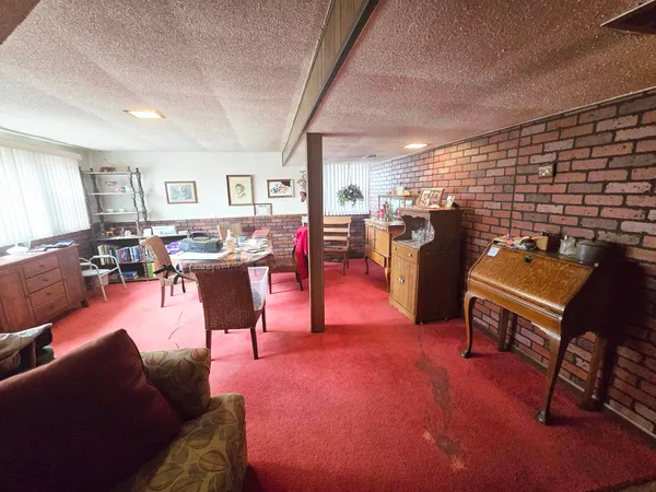 $299,000 | 8811 West 92nd Street, Hickory Hills, IL 60457