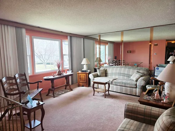 $299,000 | 8811 West 92nd Street, Hickory Hills, IL 60457