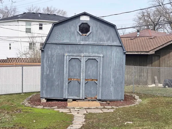 $299,000 | 8811 West 92nd Street, Hickory Hills, IL 60457