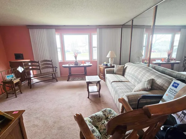 $299,000 | 8811 West 92nd Street, Hickory Hills, IL 60457