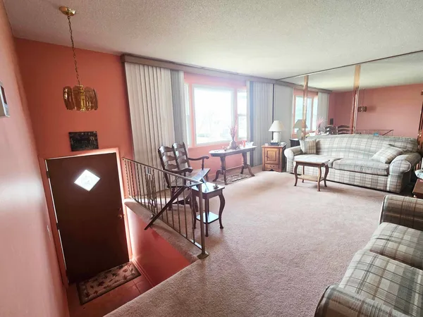 $299,000 | 8811 West 92nd Street, Hickory Hills, IL 60457