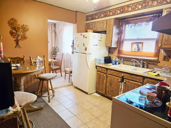 $299,000 | 8811 West 92nd Street, Hickory Hills, IL 60457