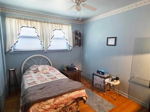 $299,000 | 8811 West 92nd Street, Hickory Hills, IL 60457