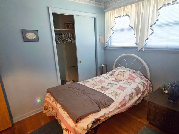 $299,000 | 8811 West 92nd Street, Hickory Hills, IL 60457