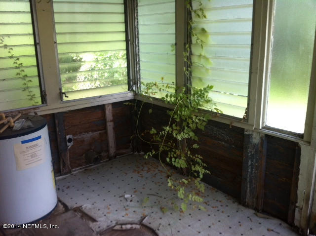 2017 Huntsford Road Jacksonville, FL 32207 - Photo 4 of 20 a room with a door open to a room