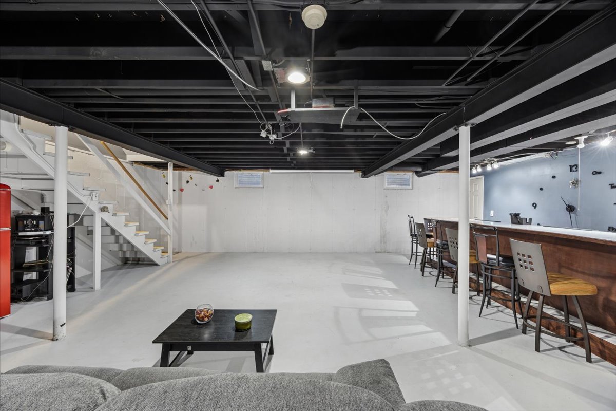 18311 Holland Road Lansing, IL 60438 - Photo 17 of 19 a view of entryway