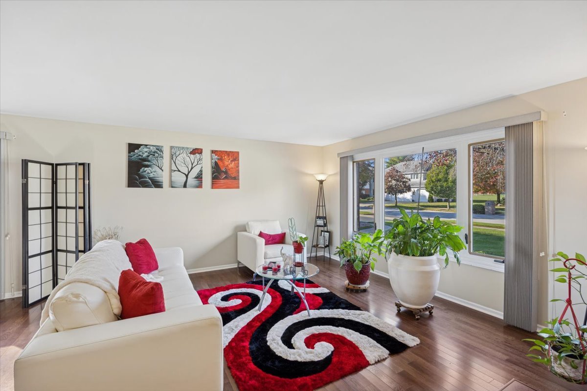 18311 Holland Road Lansing, IL 60438 - Photo 3 of 19 a living room with furniture and a potted plant
