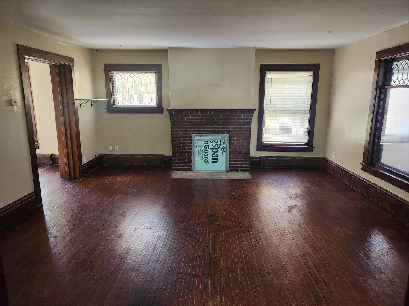 210 East Wisconsin Street Delavan, WI 53115 - Photo 7 of 23 Wisconsin Living Room