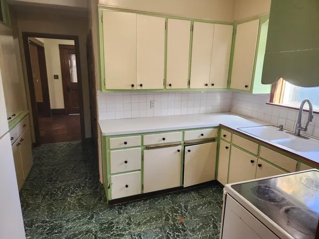 $265,000 | 210 East Wisconsin Street, Delavan, WI 53115