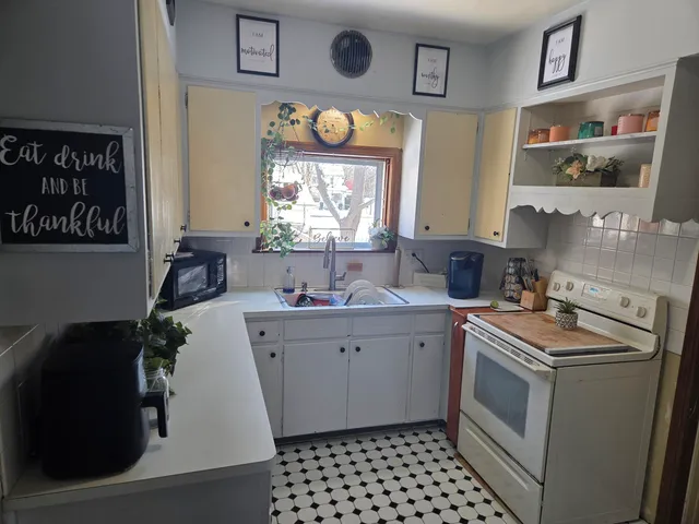 $265,000 | 210 East Wisconsin Street, Delavan, WI 53115