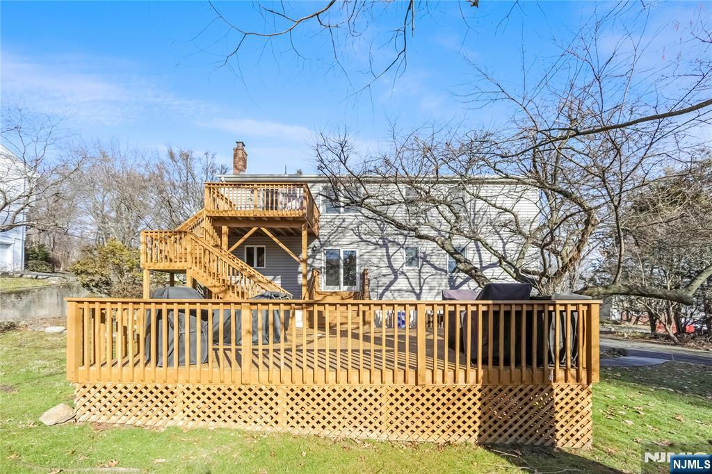 68 Colgate Avenue Paramus, NJ 07652 - Photo 4 of 11
