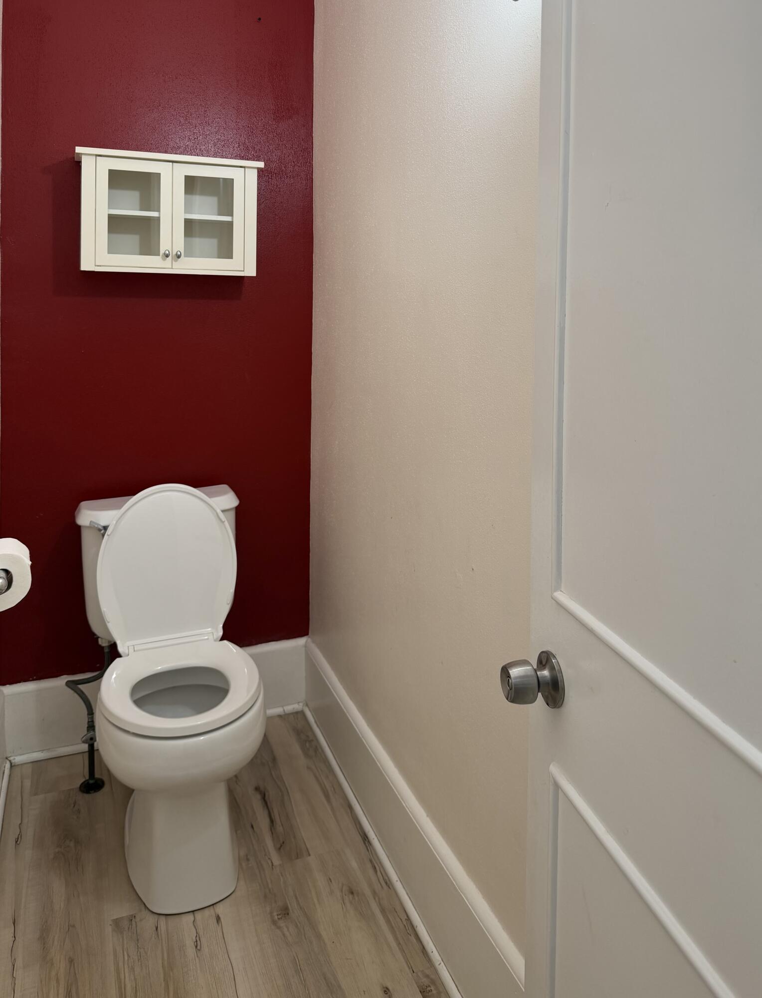 1000 Hayes Avenue Racine, WI 53405 - Photo 11 of 35 Toilet Main