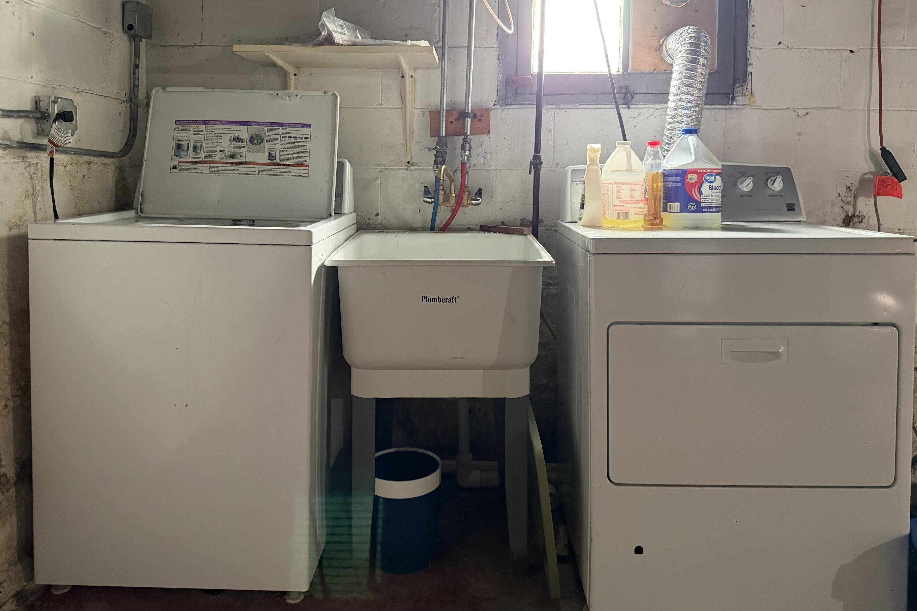 1000 Hayes Avenue Racine, WI 53405 - Photo 28 of 35 Washer/Dryer