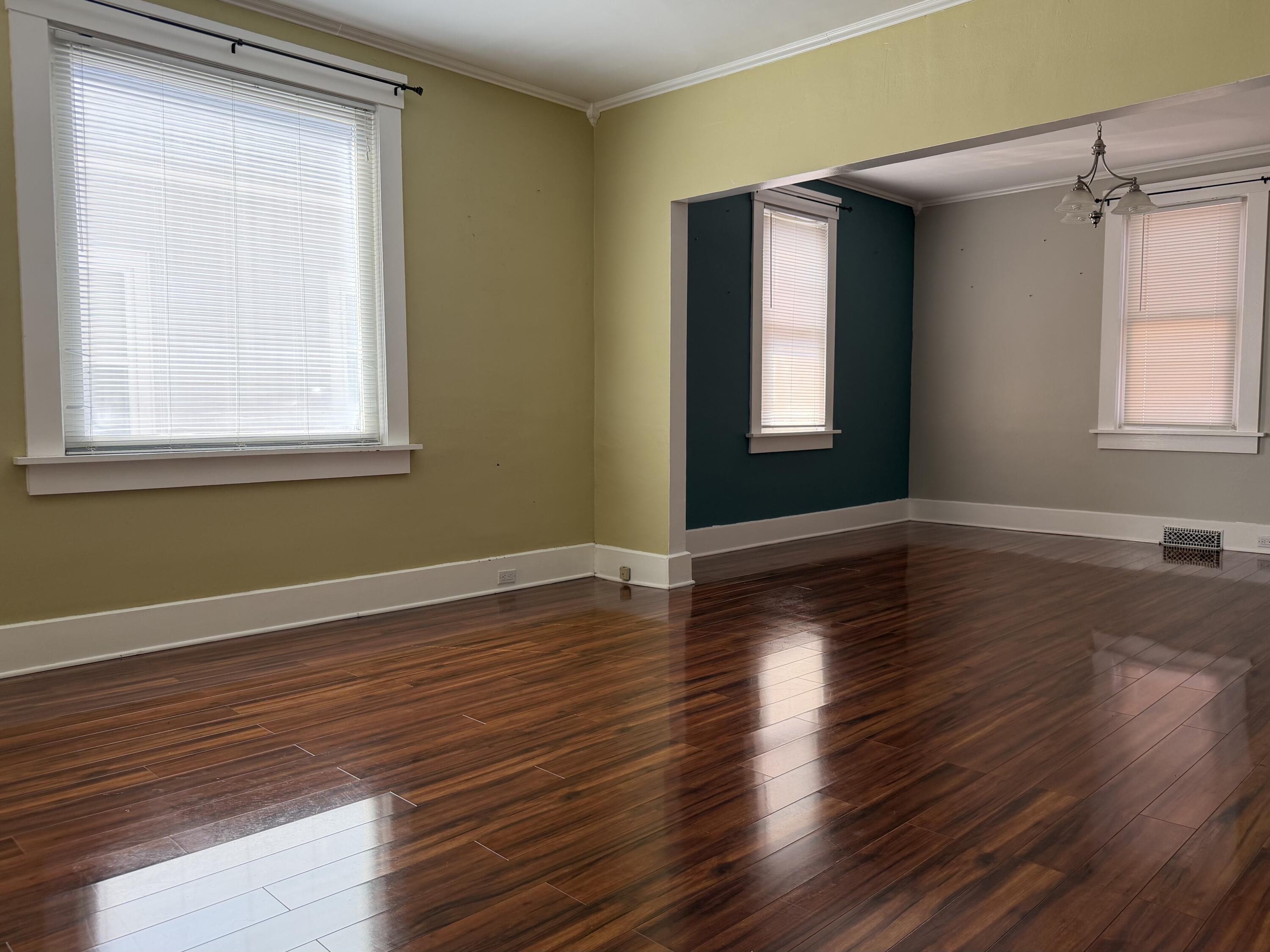 1000 Hayes Avenue Racine, WI 53405 - Photo 4 of 35 Living Room