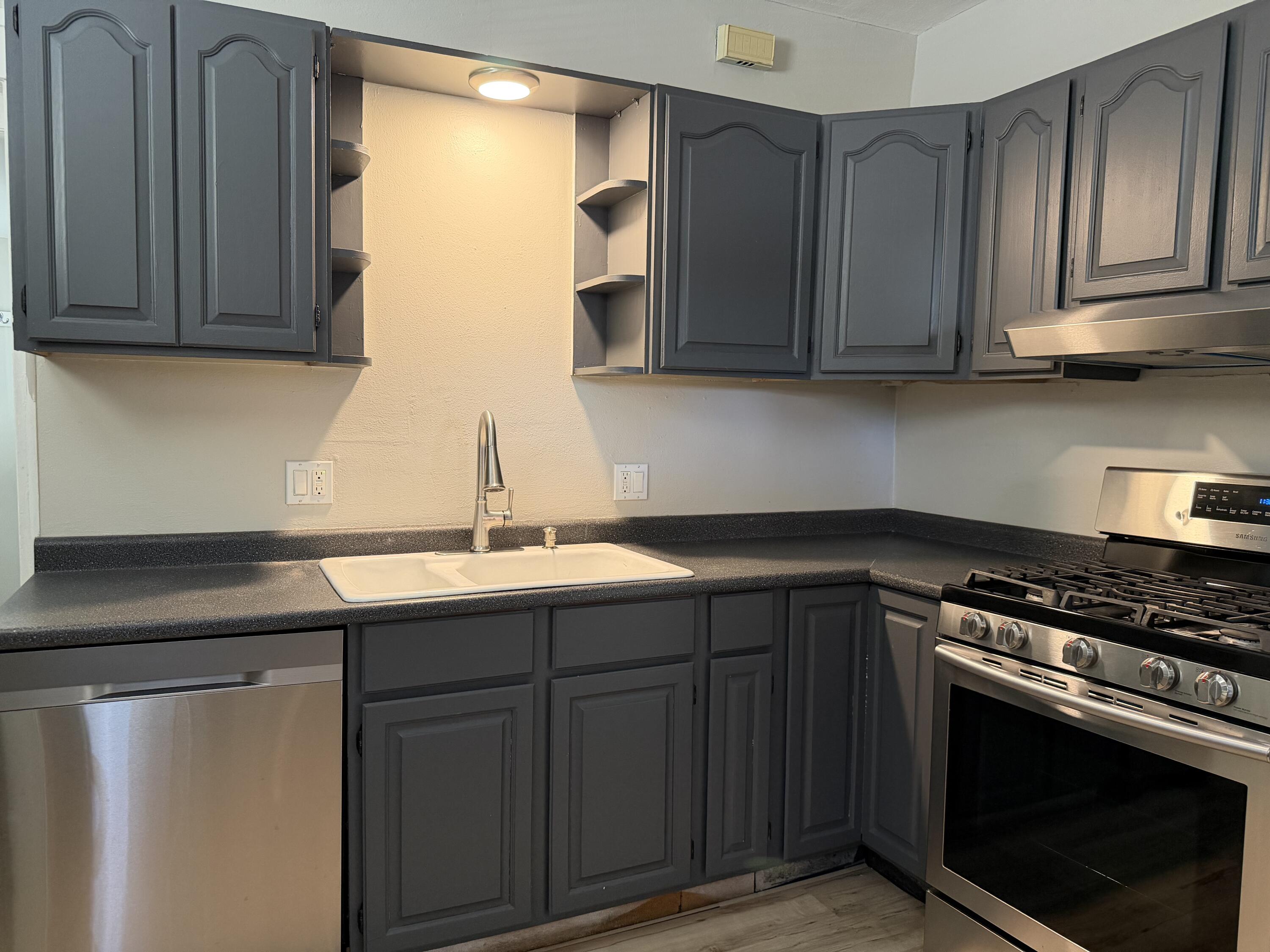 1000 Hayes Avenue Racine, WI 53405 - Photo 7 of 35 Kitchen