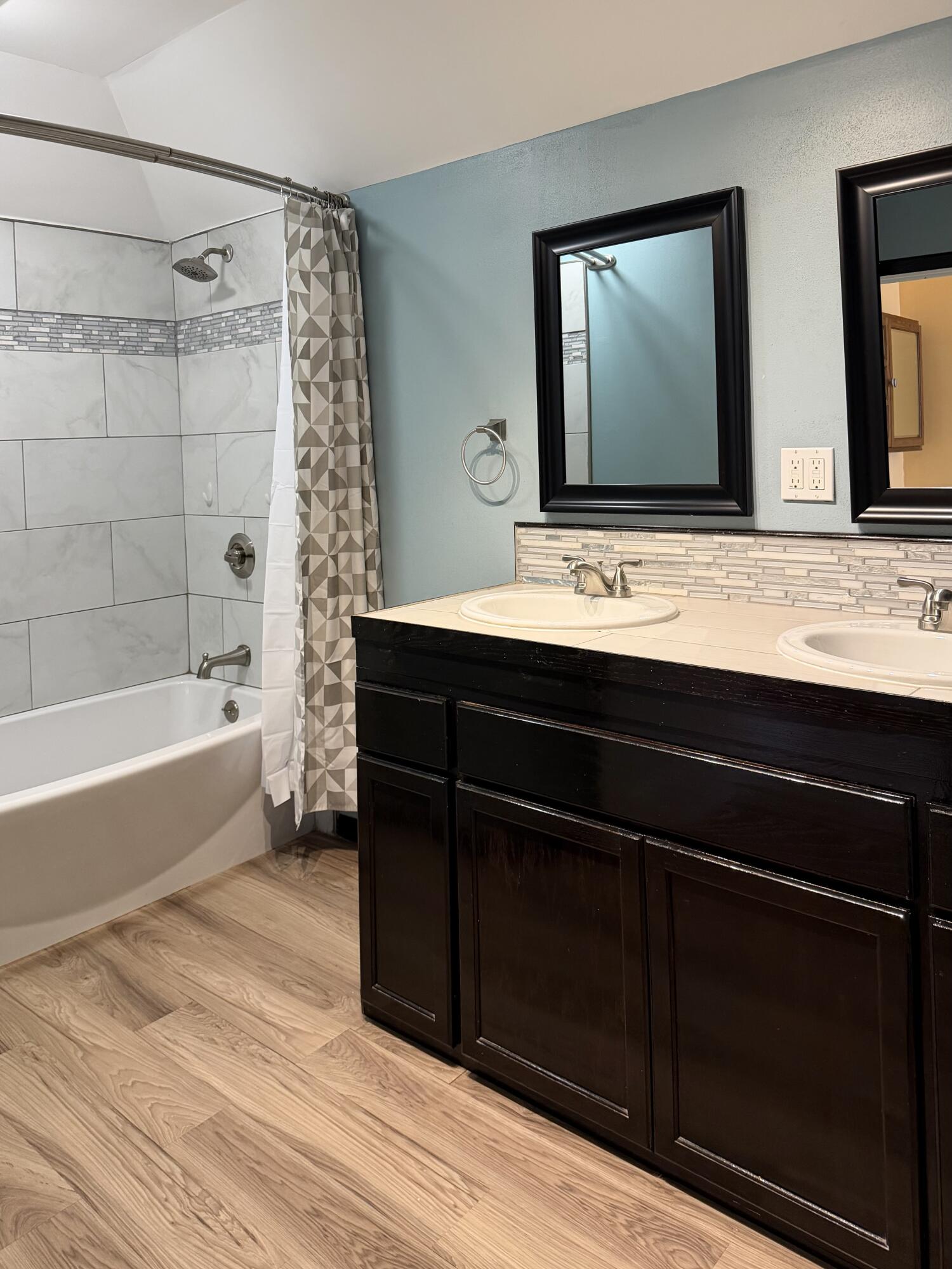 1000 Hayes Avenue Racine, WI 53405 - Photo 9 of 35 Bathroom Upper