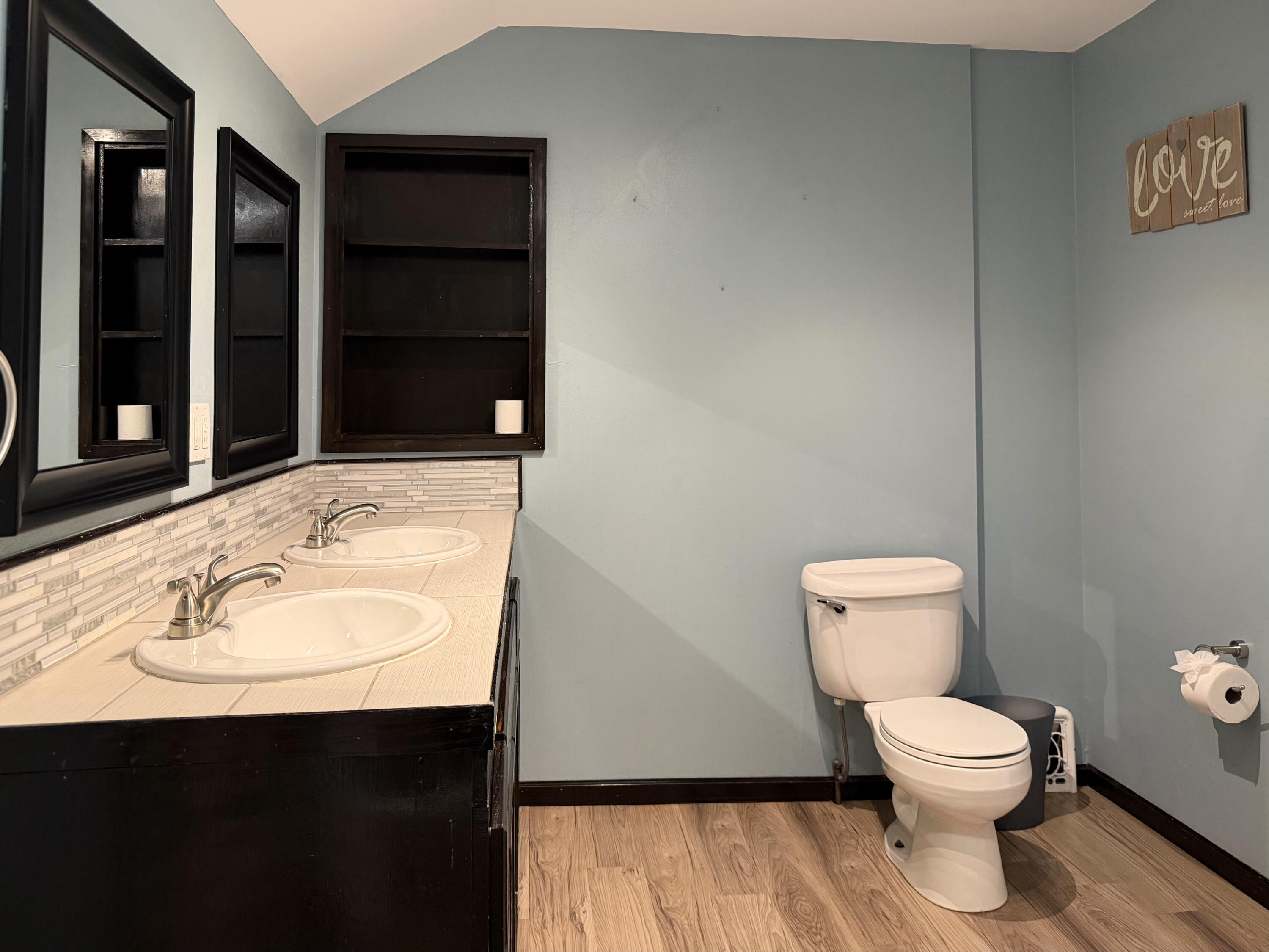 1000 Hayes Avenue Racine, WI 53405 - Photo 10 of 35 Bathroom Upper