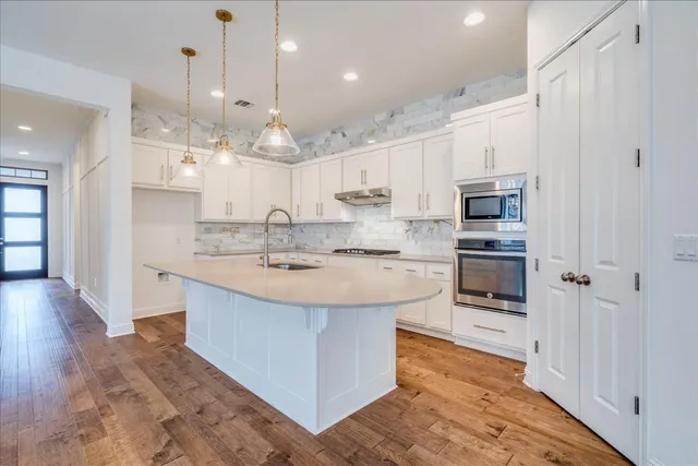 $689,000 | 6729 Vicenza Drive, Austin, TX 78739