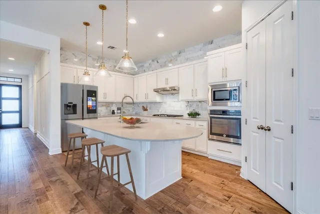 $689,000 | 6729 Vicenza Drive, Austin, TX 78739