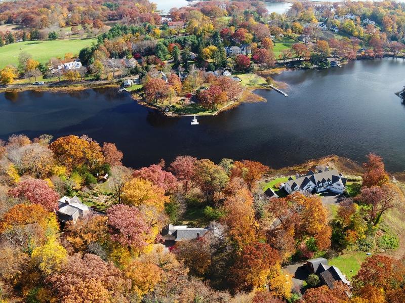 30 Pasture Lane Darien, CT 06820 - Photo 1 of 14 view of a lake