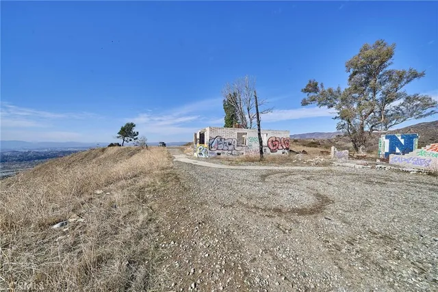 $2,890,000 | 9401 Tujunga Valley Street, Sylmar, CA 91342