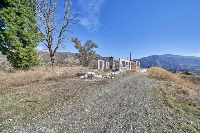 $2,890,000 | 9401 Tujunga Valley Street, Sylmar, CA 91342