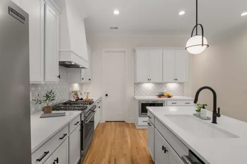 $834,999 | 401 A St Francis Avenue, Nashville, TN 37205