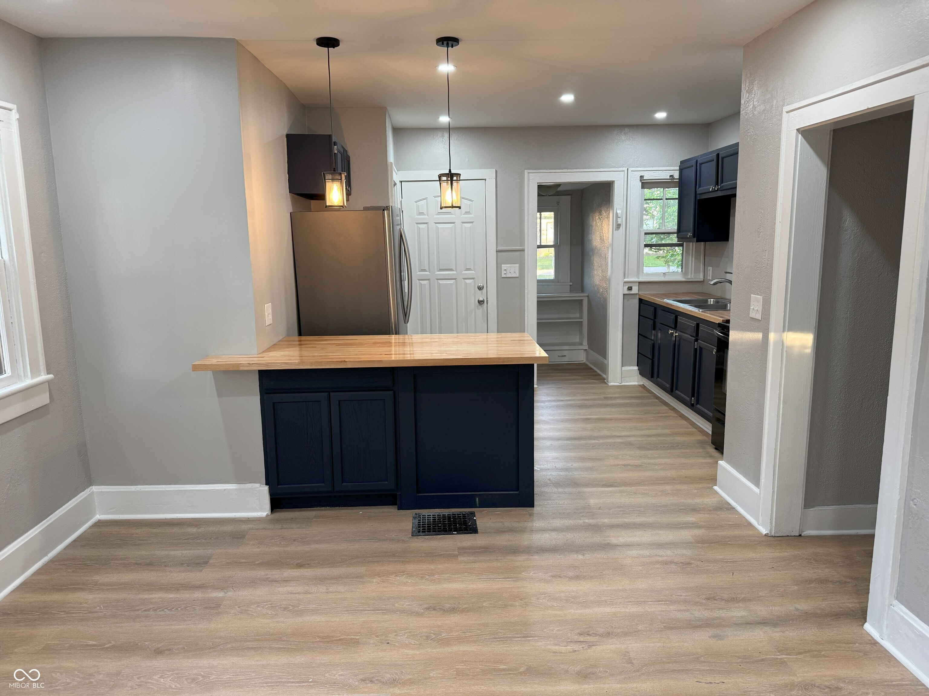 4561 Winthrop Avenue Indianapolis, IN 46205 - Photo 8 of 26