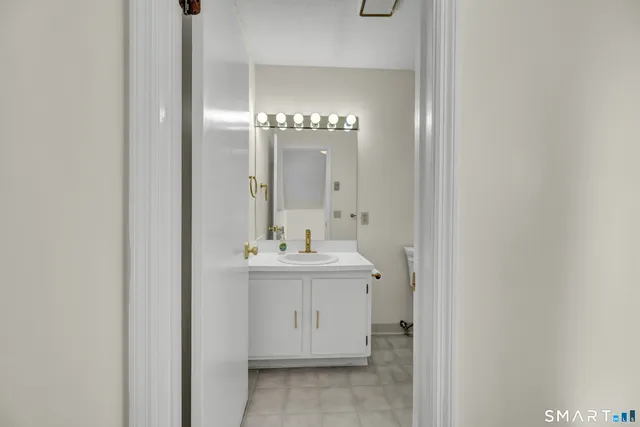 $2,350 | 925 Oronoke Road, Unit 14F, Waterbury, CT 06708