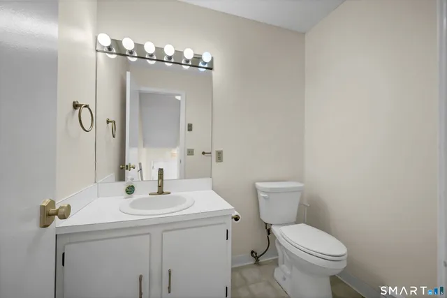 $2,350 | 925 Oronoke Road, Unit 14F, Waterbury, CT 06708