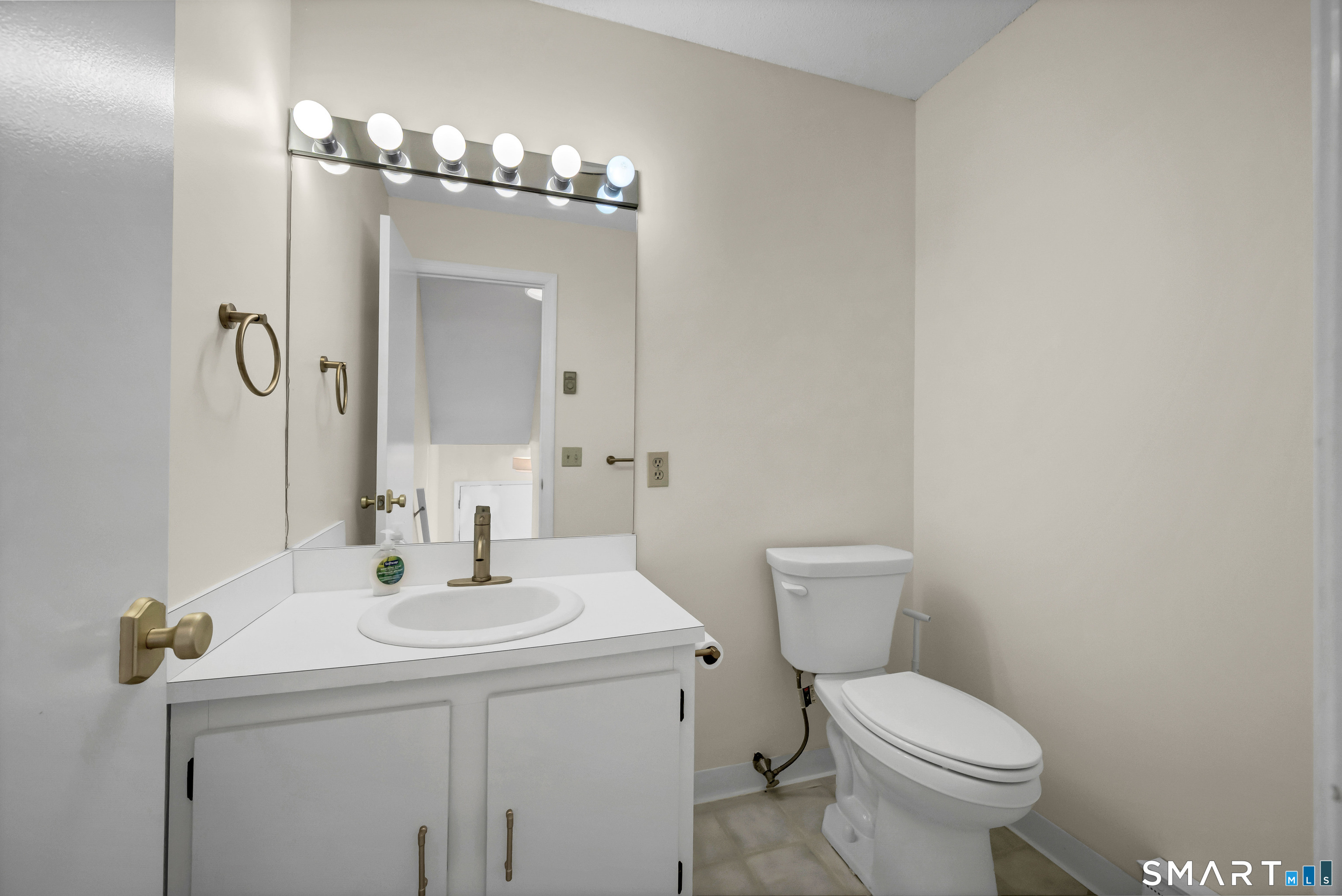 925 Oronoke Road, Unit 14F Waterbury, CT 06708 - Photo 12 of 38