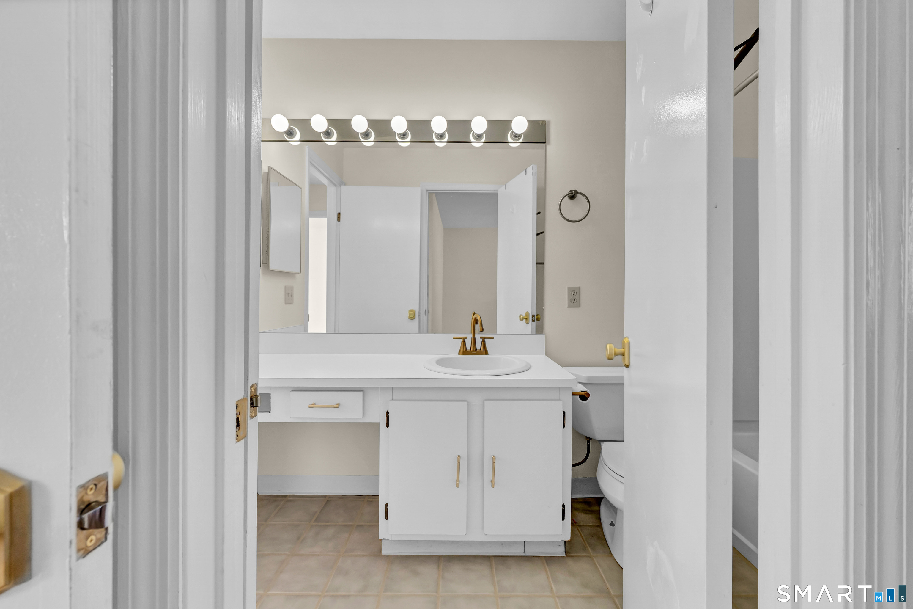 925 Oronoke Road, Unit 14F Waterbury, CT 06708 - Photo 21 of 38