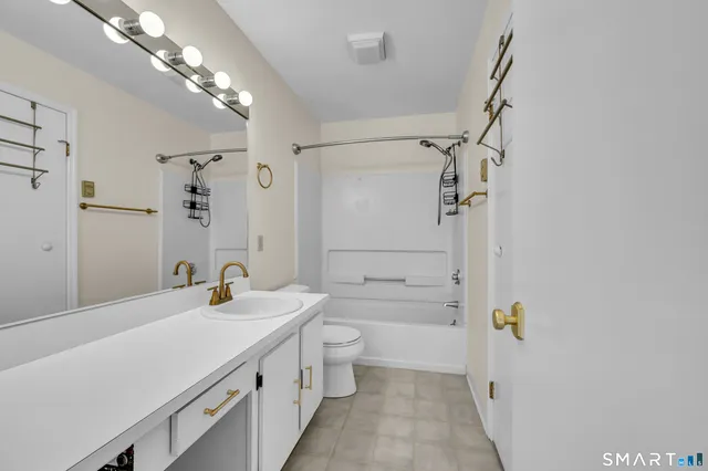 $2,350 | 925 Oronoke Road, Unit 14F, Waterbury, CT 06708