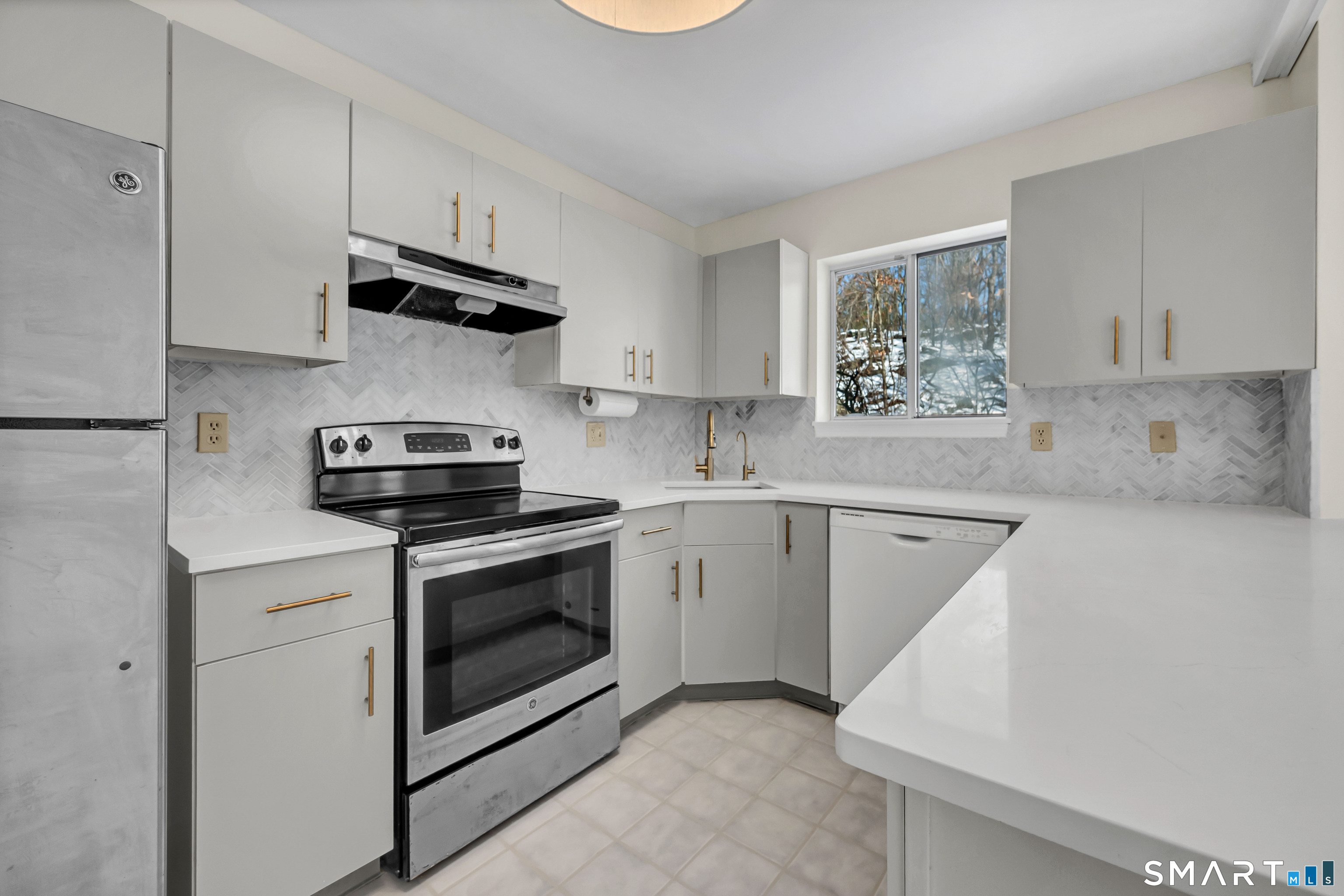 925 Oronoke Road, Unit 14F Waterbury, CT 06708 - Photo 7 of 38