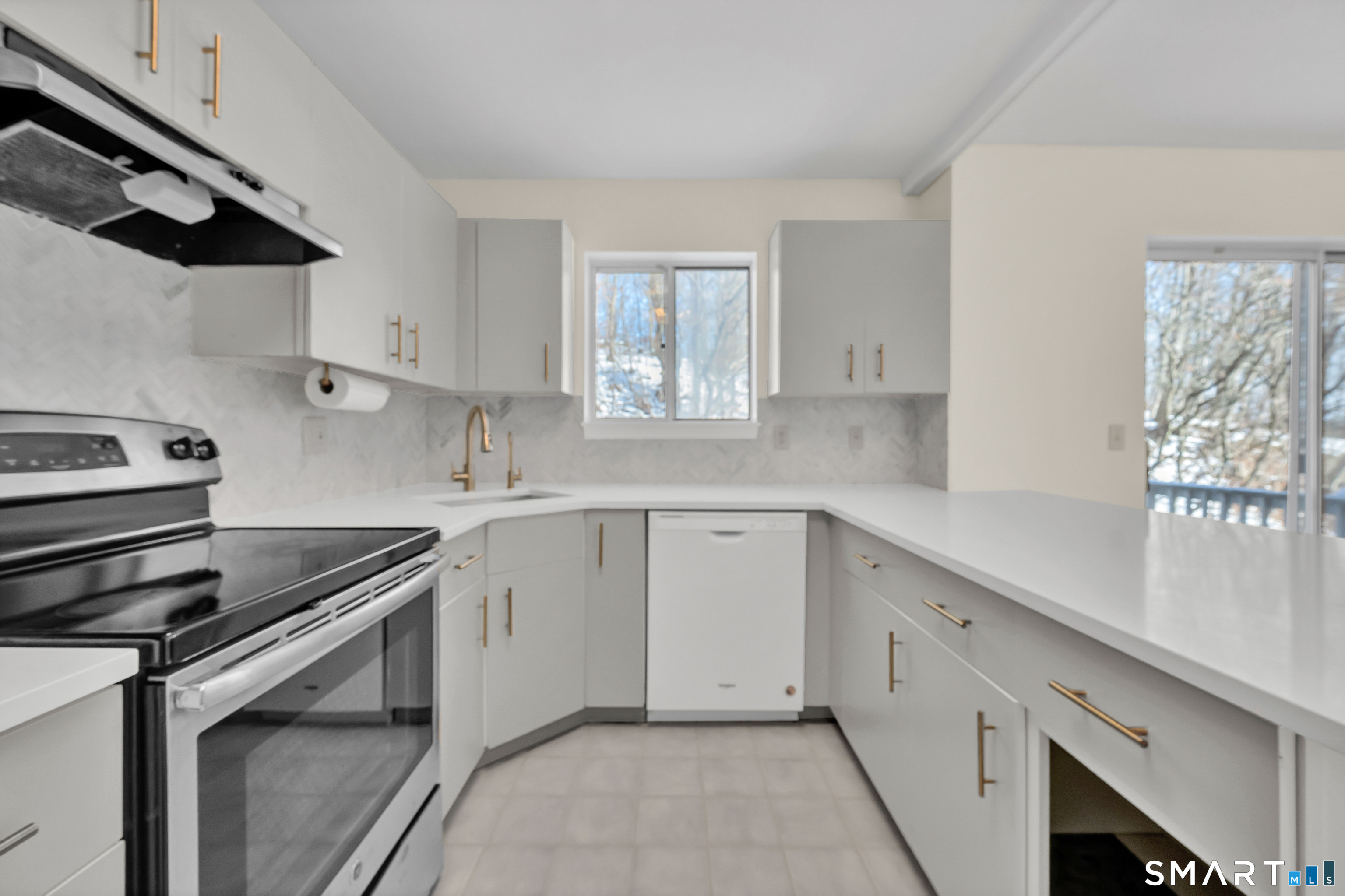 925 Oronoke Road, Unit 14F Waterbury, CT 06708 - Photo 8 of 38