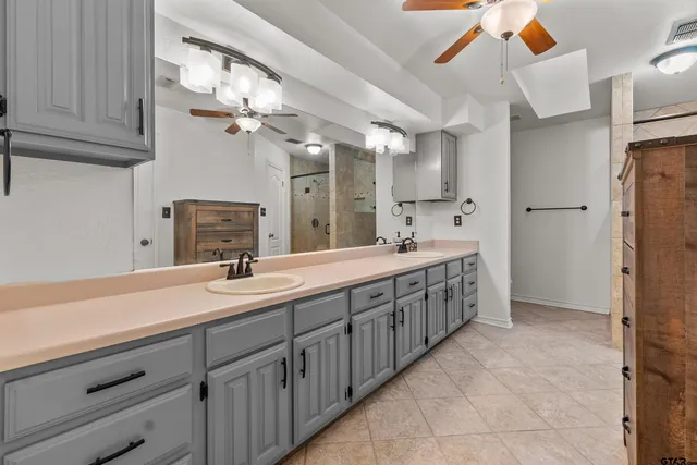 $640,000 | 19422 County Road 1321, Flint, TX 75762