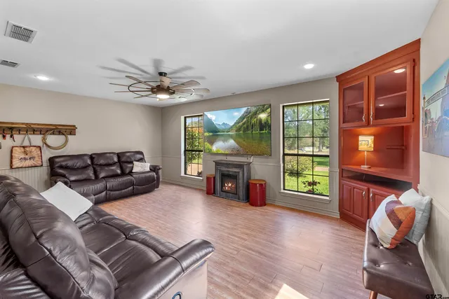 $640,000 | 19422 County Road 1321, Flint, TX 75762