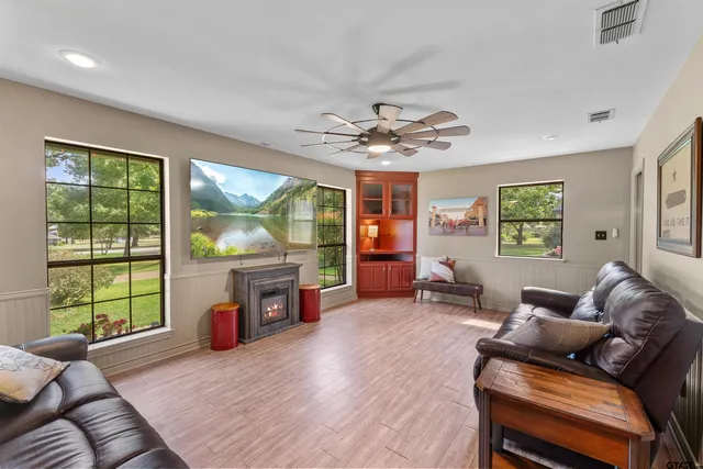 $640,000 | 19422 County Road 1321, Flint, TX 75762